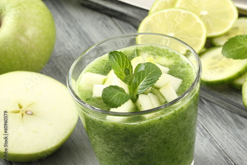 Photo: frullato di frutta verde frullato di frutta verde