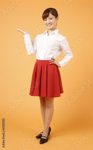 Photo: 若い女性の立ちポーズ 若い女性の立ちポーズ