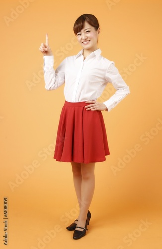 Photo: 若い女性の立ちポーズ 若い女性の立ちポーズ