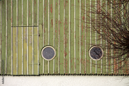 Photo: Hausverkleidung mit runden Fenstern und Tür in Wöbbel Hausverkleidung mit runden Fenstern und Tür in Wöbbel