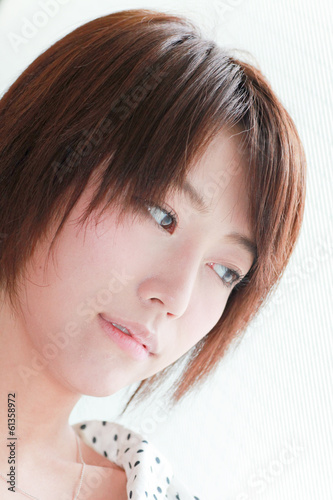 Photo: A young woman / Cosmetics image / Feeling and expression A young woman / Cosmetics image / Feeling and expression