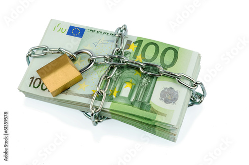 Photo: Euro-Geldscheine mit Kette und Vorhängeschloss Euro-Geldscheine mit Kette und Vorhängeschloss