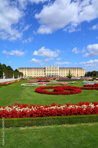 Photo: Schoenbrunn Palace in Vienna, Austria Schoenbrunn Palace in Vienna, Austria