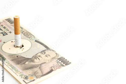 Photo: お金とタバコ お金とタバコ