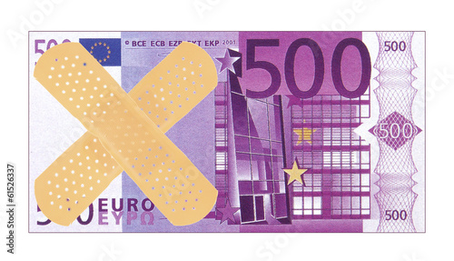 Photo: concept crise monétaire pour l'euro, pansement sur billet concept crise monétaire pour l'euro, pansement sur billet