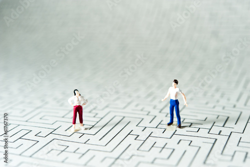 Photo: 迷路と男女 迷路と男女