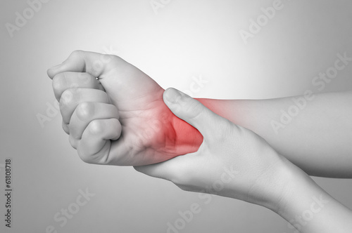 Photo: Woman with painful wrist Woman with painful wrist