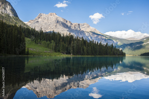 Photo: la montagna riflessa nel lago la montagna riflessa nel lago