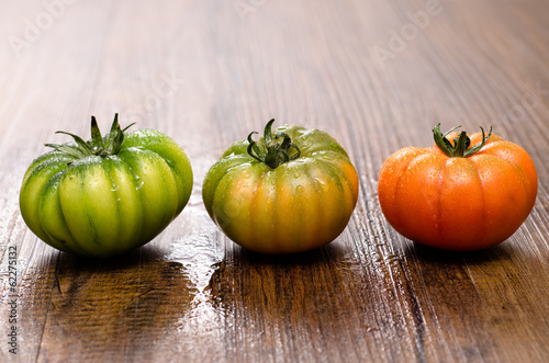 Photo: Grüne und rote Tomaten Grüne und rote Tomaten