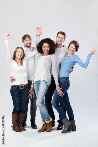Photo: junge leute jubeln junge leute jubeln