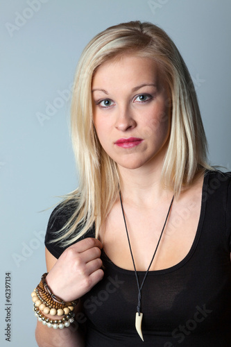 Photo: Porträt einer jungen Frau Porträt einer jungen Frau