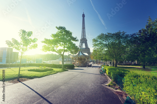 Photo: sunny morning and Eiffel Tower, Paris, France sunny morning and Eiffel Tower, Paris, France