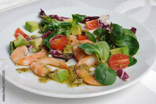 Photo: Salad of watercress salad with shrimp and avocado Salad of watercress salad with shrimp and avocado