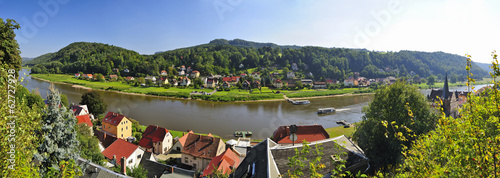 Photo: Deutschland, Sachsen, Stadt Wehlen, Stadtansicht mit Elbe und Poetzscha Deutschland, Sachsen, Stadt Wehlen, Stadtansicht mit Elbe und Poetzscha