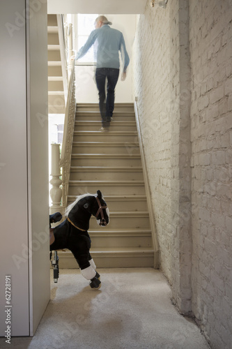 Photo: Mann bewegen sich Treppe Mann bewegen sich Treppe
