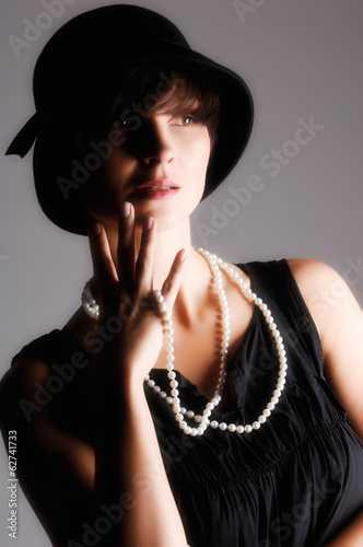 Photo: Frau mit Perlenkette Frau mit Perlenkette