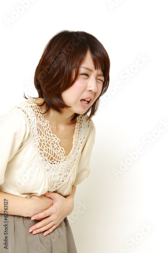 Photo: 腹痛に苦しむ女性 腹痛に苦しむ女性