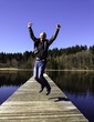 Mann beim Springen Mann beim Springen
