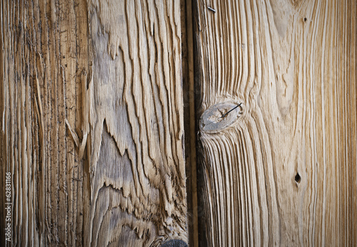 Foto: A reclaimed lumber workshop. Close up of two planks of wood, with knots and wood grain patterns. A reclaimed lumber workshop. Close up of two planks of wood, with knots and wood grain patterns.