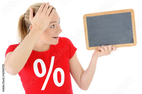 Photo: Twen im Sale-Shirt mit leerer Tafel Twen im Sale-Shirt mit leerer Tafel