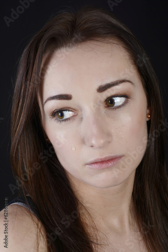 Photo: Frau weint Frau weint