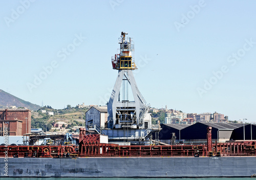 Photo: port crane port crane