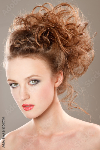 Photo: Stunning modern bride Stunning modern bride