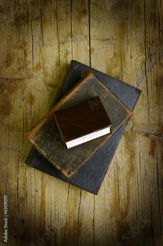 Photo: Old books alte bücher vieux livres libros antiguos Old books alte bücher vieux livres libros antiguos