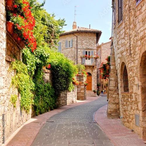 Fototapeta Flower lined street in the town of Assisi, Italy
