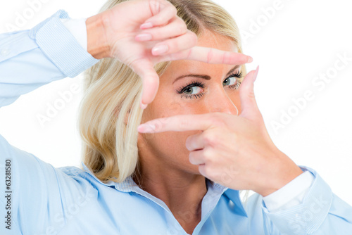 Photo: durch die finger schauen durch die finger schauen