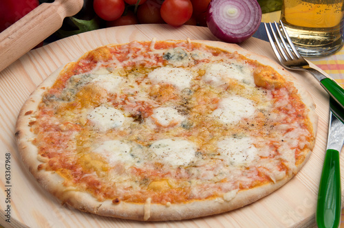Photo: Pizza 4 formaggi Pizza 4 formaggi