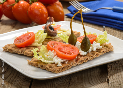 Photo: Tartina vegetariana, fuoco selettivo Tartina vegetariana, fuoco selettivo
