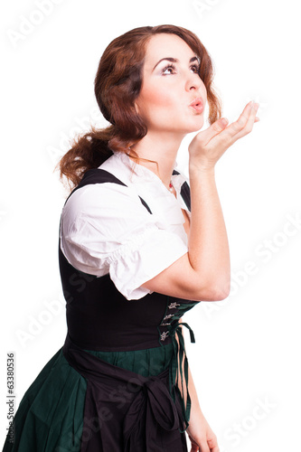 Photo: junge Frau im Dirndl mit Kusshand junge Frau im Dirndl mit Kusshand
