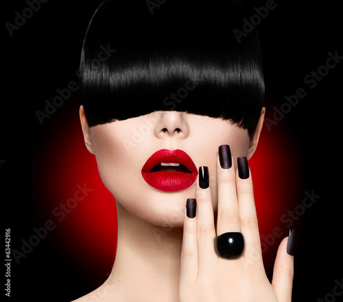 Photo: Fashion Model Girl with Trendy Hairstyle, Makeup and Manicure Fashion Model Girl with Trendy Hairstyle, Makeup and Manicure