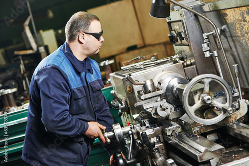 Photo: milling machine operator milling machine operator