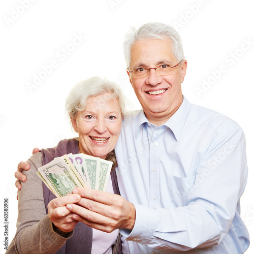 Photo: Zwei glückliche Senioren halten Dollar Zwei glückliche Senioren halten Dollar