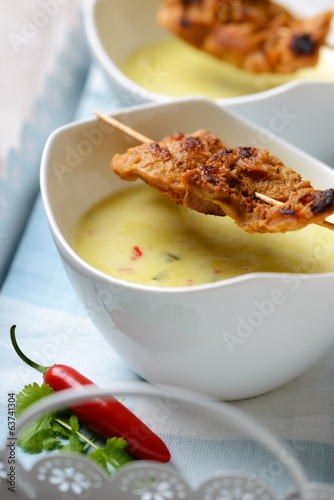 Photo: Kokos-Curry-Suppe mit Sojafleisch-Spießen Kokos-Curry-Suppe mit Sojafleisch-Spießen