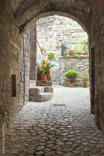  narrow alley