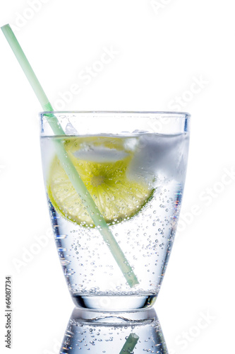 Photo: Wasserglas und Limette Wasserglas und Limette