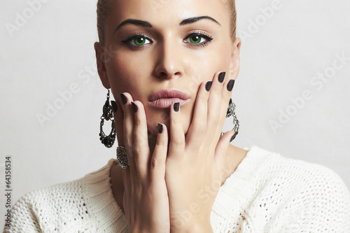 Photo: Beautiful Woman with Manicure.Beauty Jewelry.Shellac Nail Design Beautiful Woman with Manicure.Beauty Jewelry.Shellac Nail Design