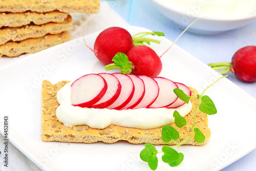 Photo: Knäckebrot mit Quark und Radieschen Knäckebrot mit Quark und Radieschen