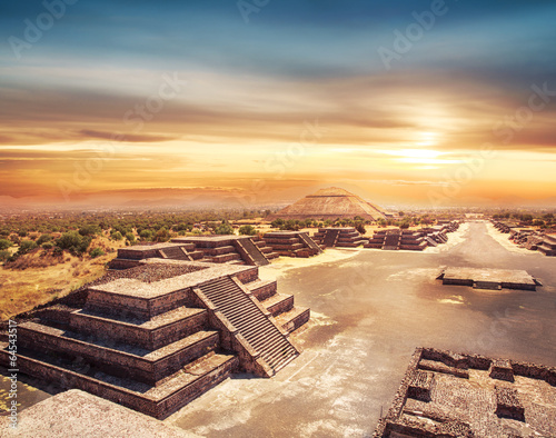  Teotihuacan, Mexico, Pyramid of the sun and the avenue of the De