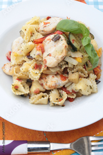 Photo: salade de pâtes et poulet salade de pâtes et poulet