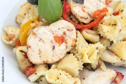 Photo: salade de pâtes et poulet salade de pâtes et poulet