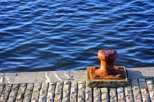 Photo: rusty bollard rusty bollard