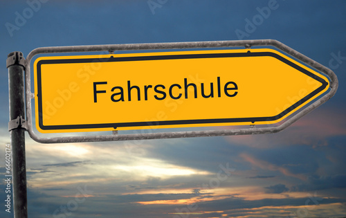 Illustration: Strassenschild 19 - Fahrschule Strassenschild 19 - Fahrschule