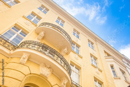 Photo: Altbau in Deutschland - gelbes Haus Altbau in Deutschland - gelbes Haus