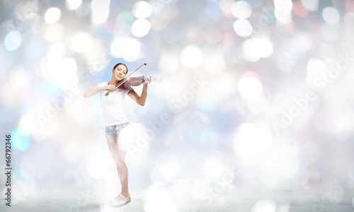 Photo: Woman violinist Woman violinist