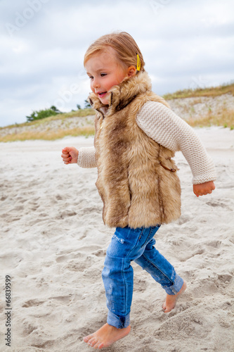 Photo: happy coast autumn child happy coast autumn child