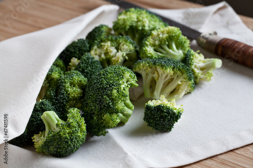 Photo: green broccoli on wooden board green broccoli on wooden board